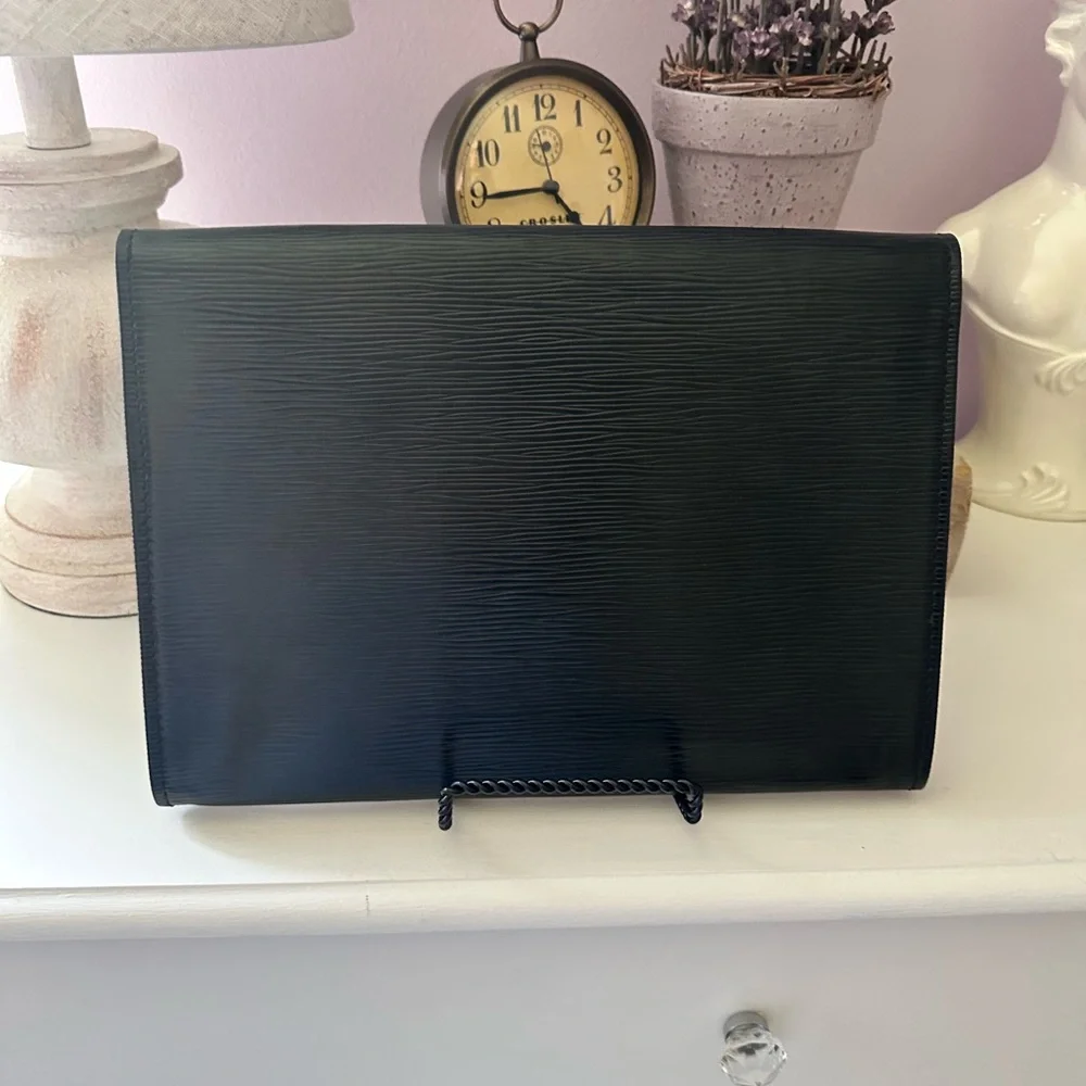 Louis Vuitton Black and Gold Epi Leather Clutch - Picture 2 of 12